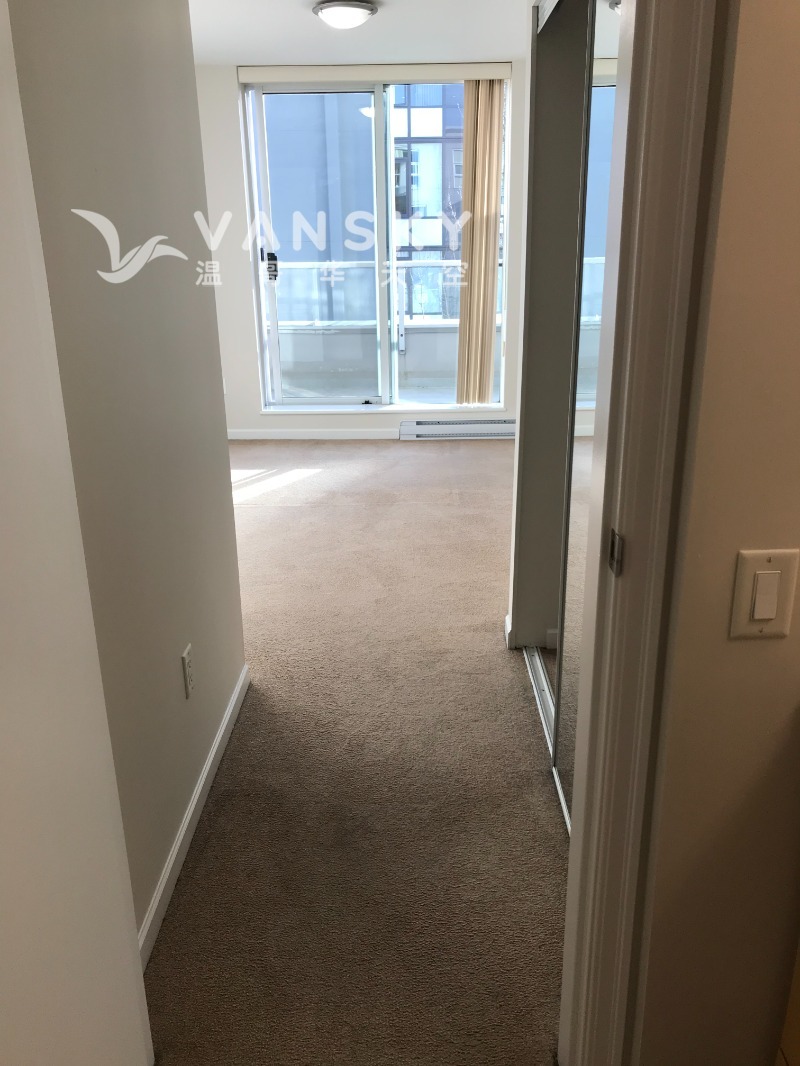 250416134154_333 Right bedroom picture 3.jpg